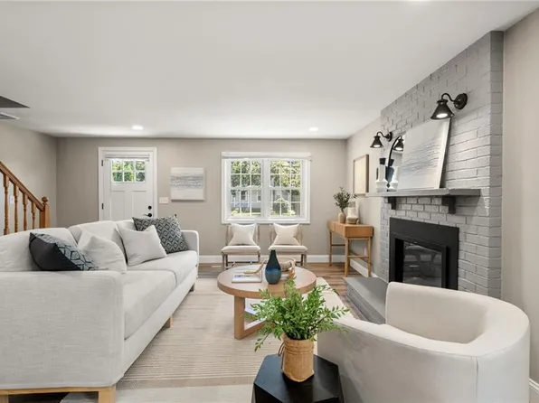 476 Green End Ave, Middletown, RI 02842