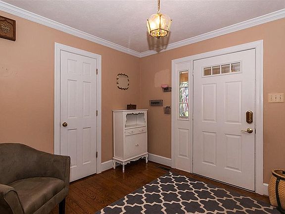5th image of 10171 Suzanne Dr