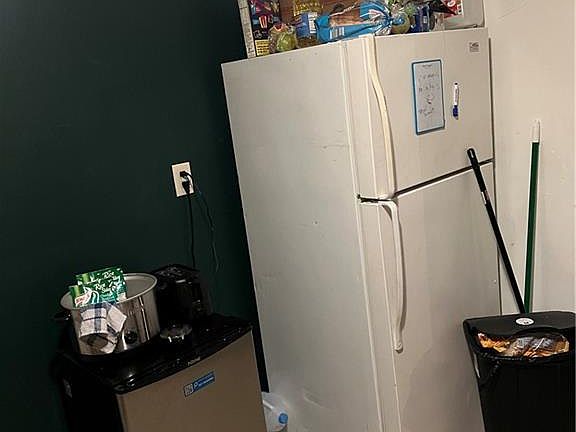 4th image of 443 Ferndale Ave #445