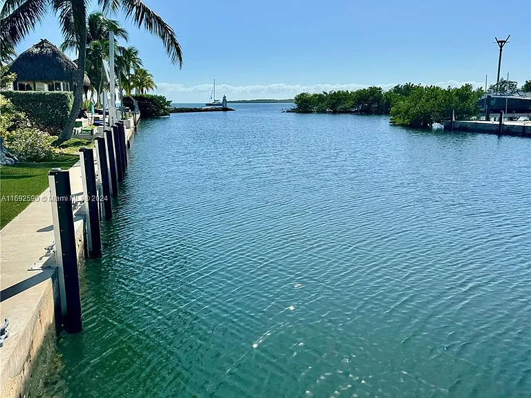 72 Ocean Dr — Photo 2