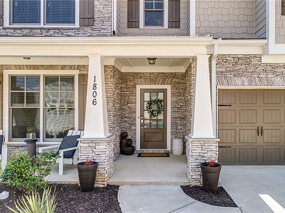 3rd image of 1806 Grand Oaks Dr