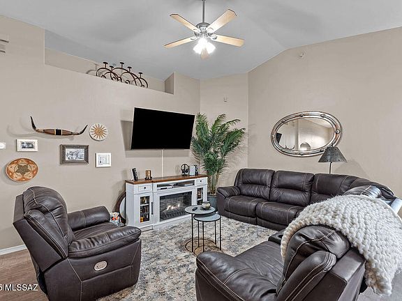 3rd image of 7659 N Hemingway Pl