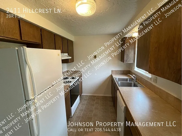 2411 Hillcrest Ln — Photo 4