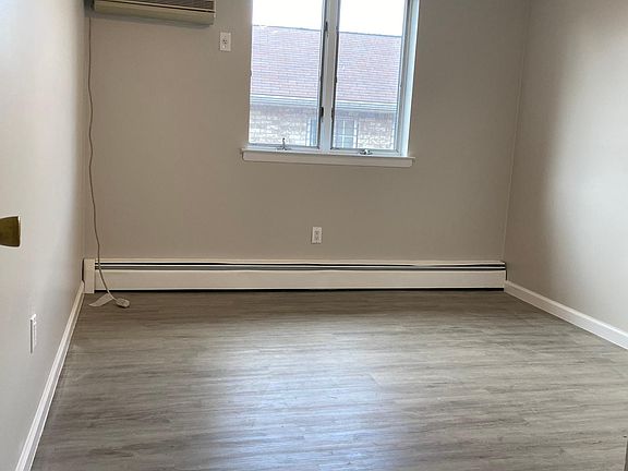 4th image of 901 Clarence Ave Floor 3