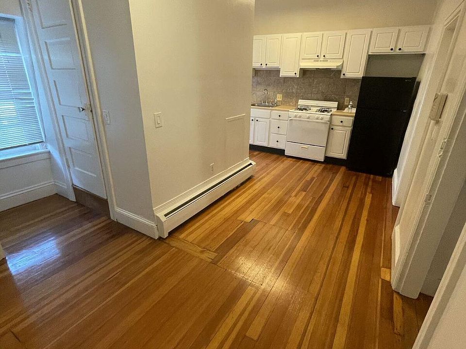 1st image of 341 Thayer St APT 3