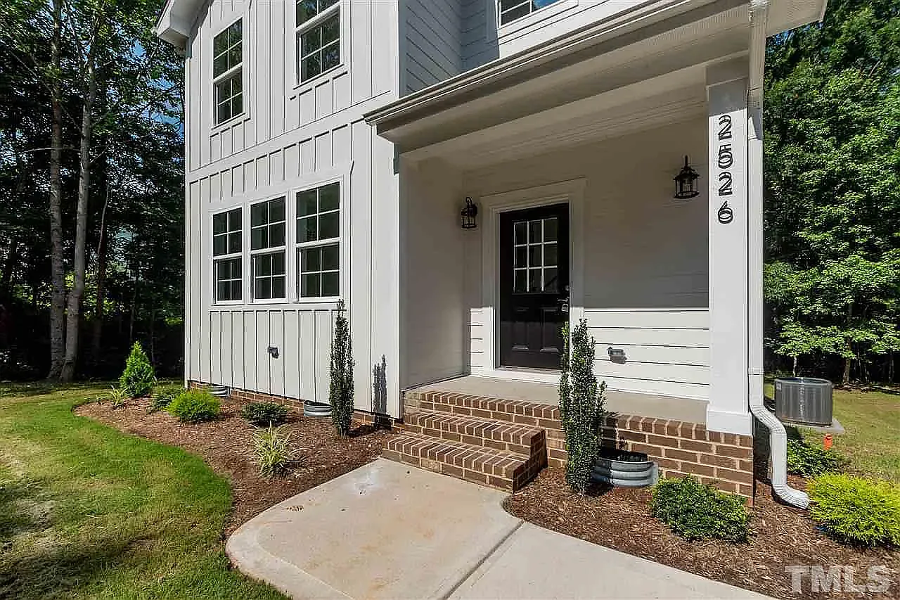 3 bed, 2.5 bath, 1491 sqft, $2,100 — Photo 4