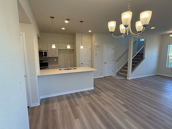 Kitchen / Dinning area