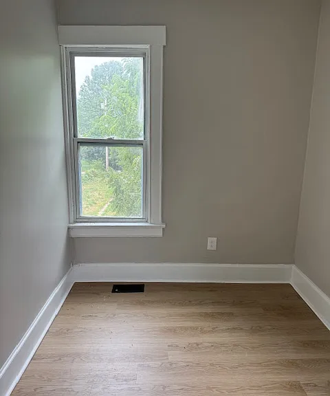 217-219 Clarendon Ave #217 — Photo 11
