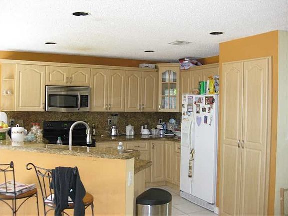 3rd image of 8186 NW 114th Pl