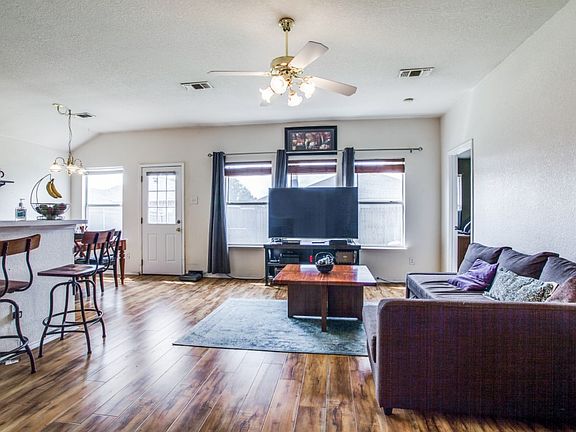 4th image of 3208 Scenic Glen Dr