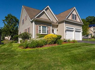 1 Thoreau Ln, Tyngsboro, MA 01879