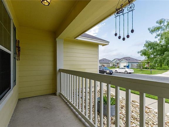 4th image of 2310 Blue Star Dr