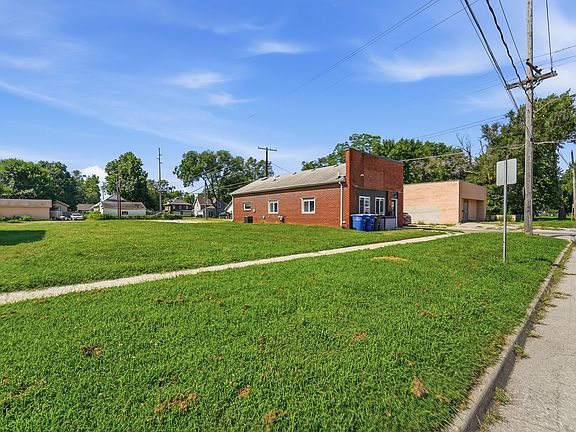 3rd image of 2301 E Grand Ave