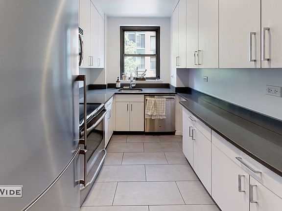 5th image of 219 E 69th St APT 4A
