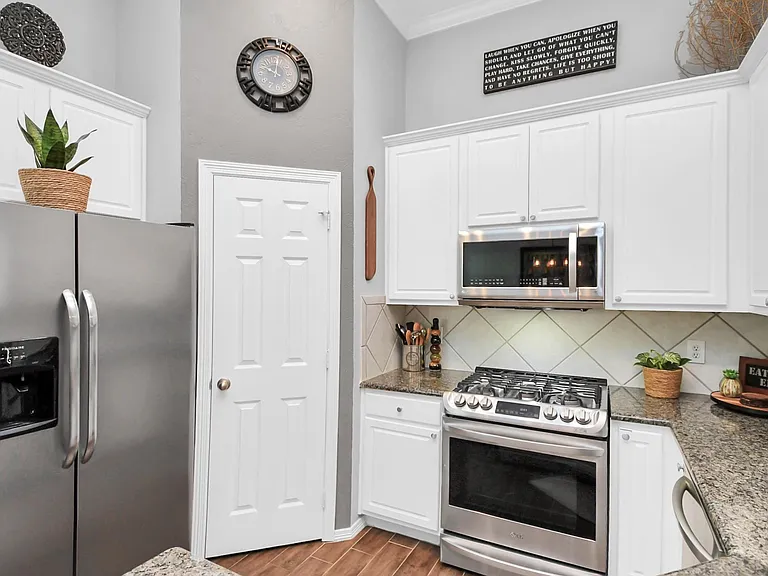 8624 Sunset Loch Dr — Photo 13