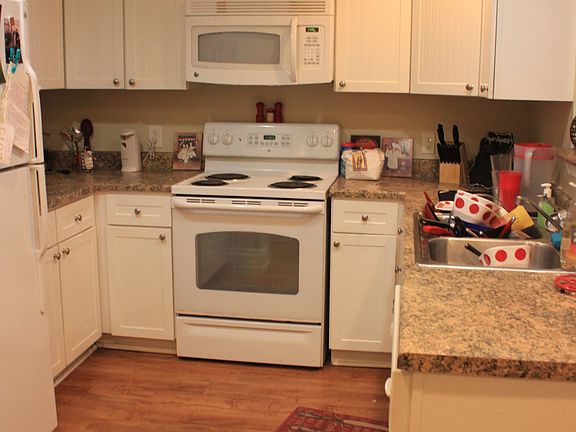 4th image of 1725 Harvey Mitchell Pkwy S APT 630