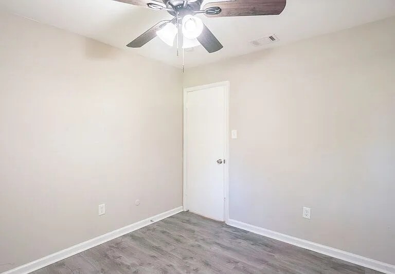 20 Ventura Blvd — Photo 26