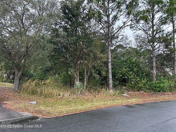 4th image of 887 Titan Rd SE