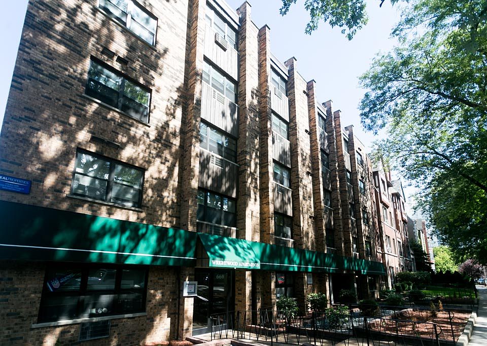 1st image of 660 W Wrightwood Ave #310