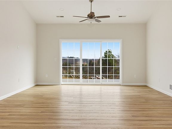 5th image of 340 Cherokee Dr