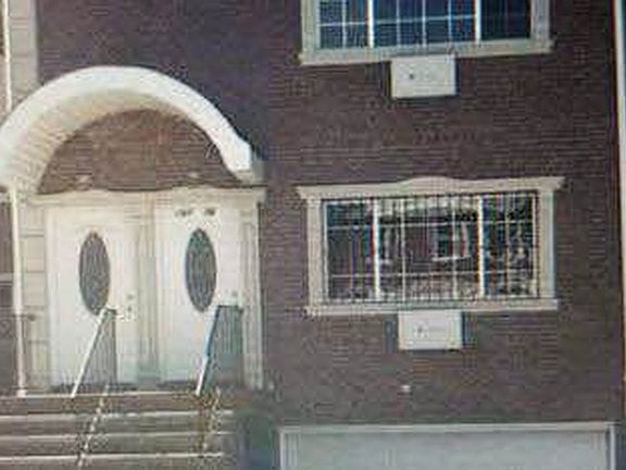 2nd image of 107-76 Watson Pl Unit 1