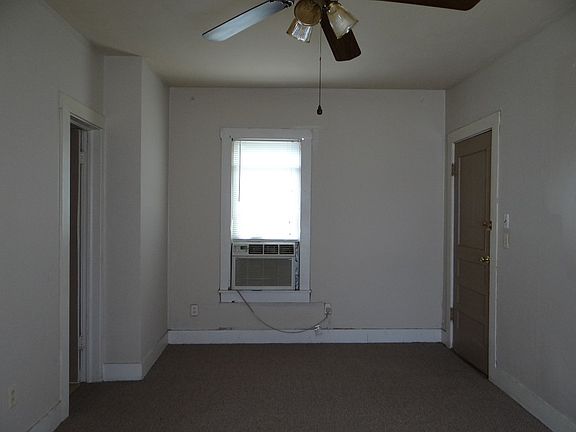 3rd image of 1108 1/2 Dallas St