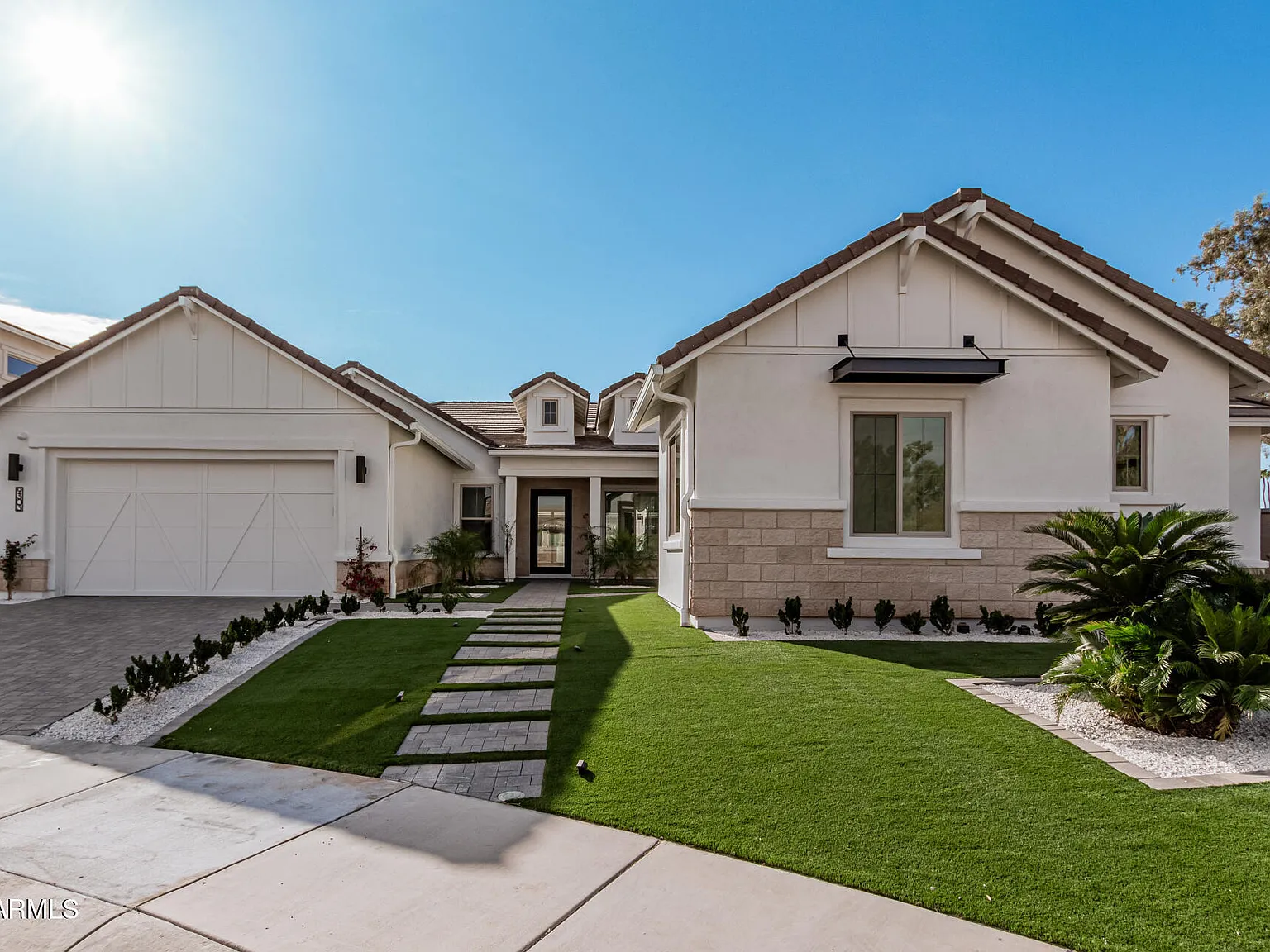 5 bed, 4.5 bath, 4143 sqft, $12,950 — Photo 1