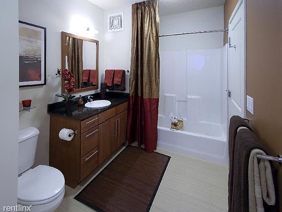 5th image of 234 W Erie St #1095