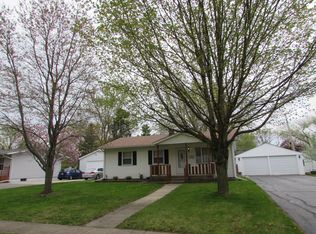 1717 Oakwood Ave, Dekalb, IL 60115