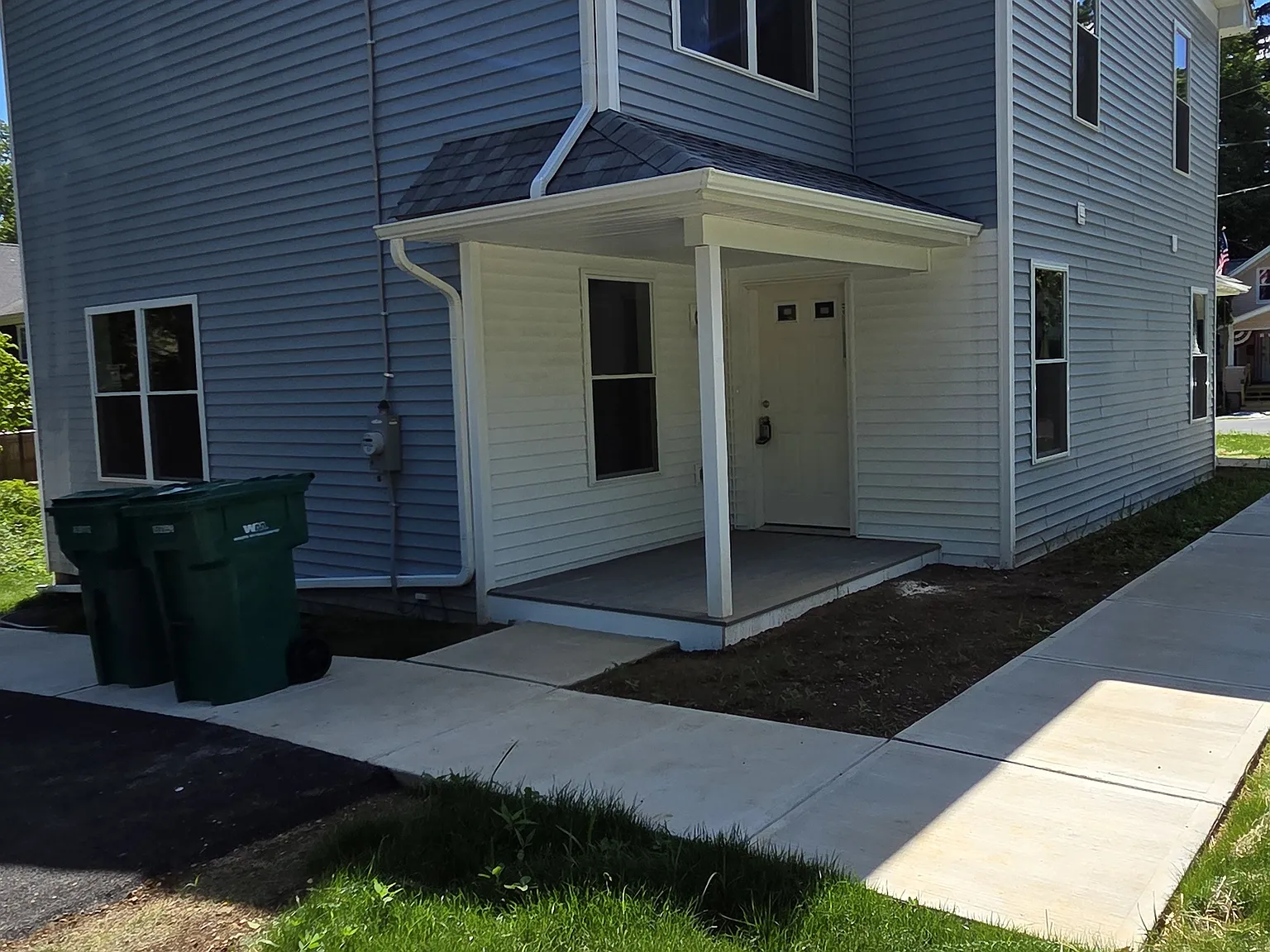 3 bed, 2.5 bath, 1300 sqft, $2,500 — Photo 1