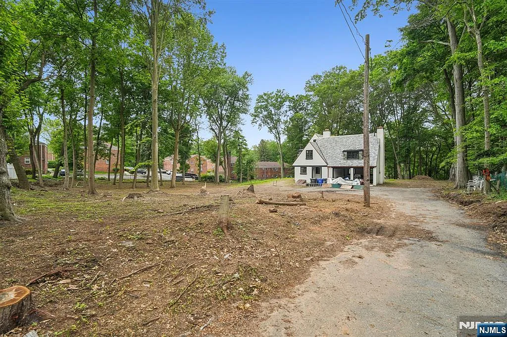206 Central Ave photo 1