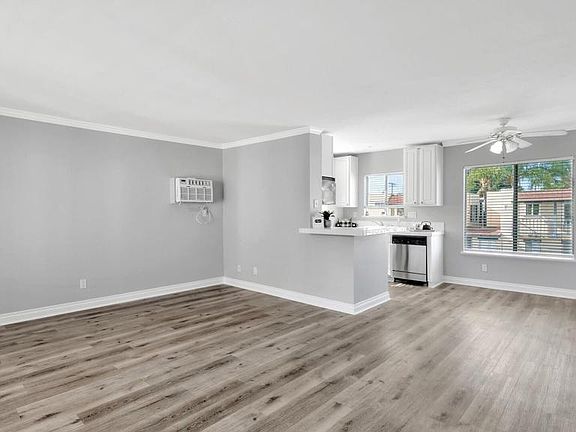 3rd image of 732 E Lexington Ave E #18