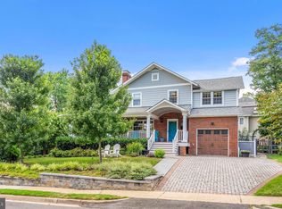 5029 27th St N, Arlington, VA 22207