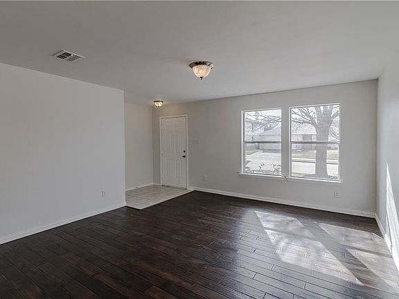 5th image of 2301 Birch Dr