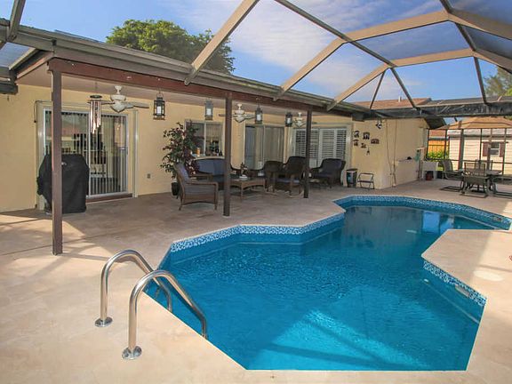 3rd image of 939 Hibiscus Dr