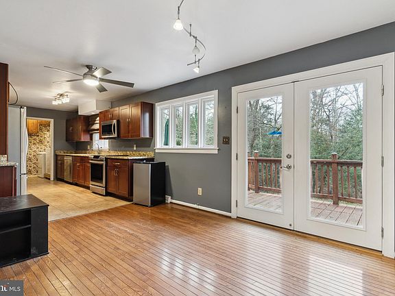 3rd image of 44587 Judy Ct
