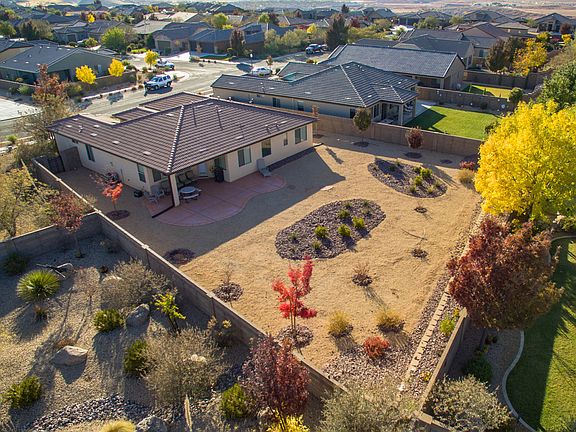 3rd image of 2727 E Upper Canyon Dr