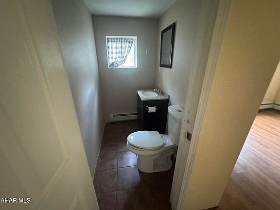 4th image of 127 Diamond Ln