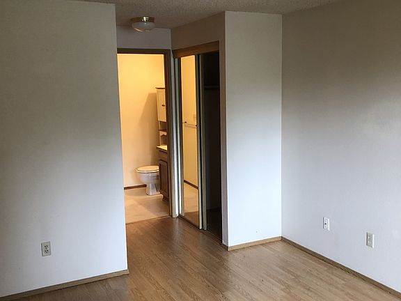 4th image of 75 NW Columbia Dr APT B201