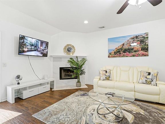 2nd image of 1507 River Hill Dr