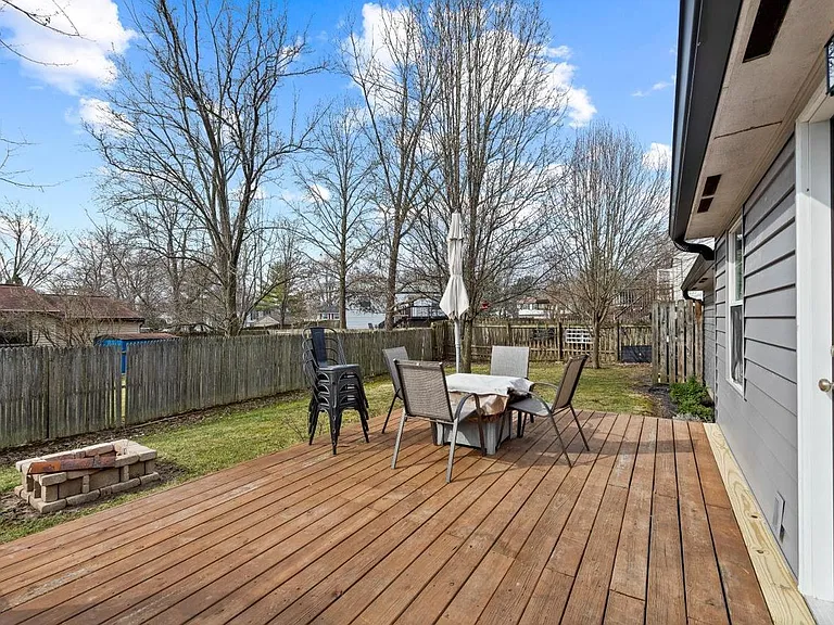 1353 Firethorne Dr — Photo 25