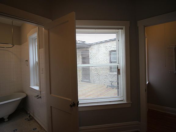 5th image of 4409 N La Crosse Ave #3