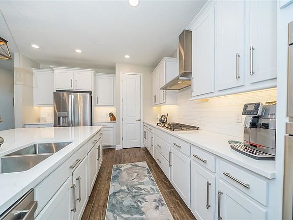 5th image of 4995 Tivoli Dr
