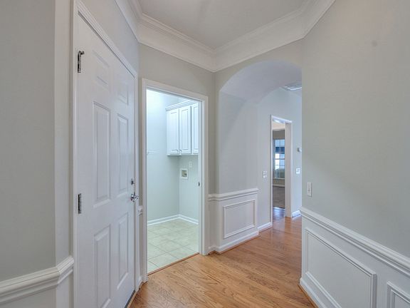 5th image of 145 Old Towne Dr