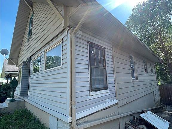 2nd image of 1818 S Overton Ave