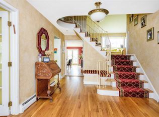 126 Harbor Vw, Lawrence, NY 11559