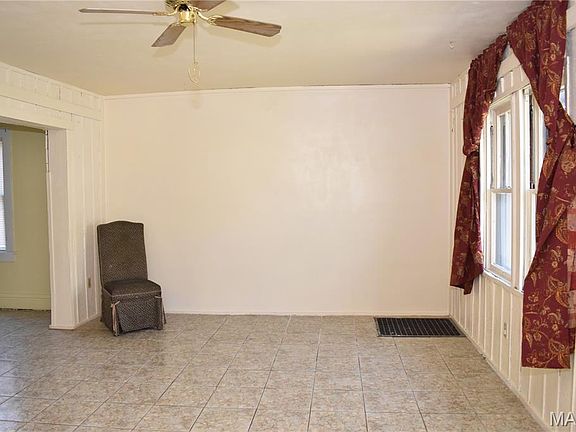 5th image of 8220 Page Ave