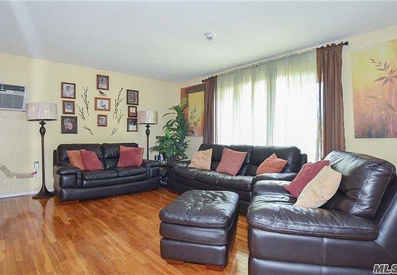 4th image of 1057 Mason Ct