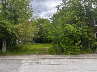 135 Charles St, Carleton Place, ON K7C 2Y4