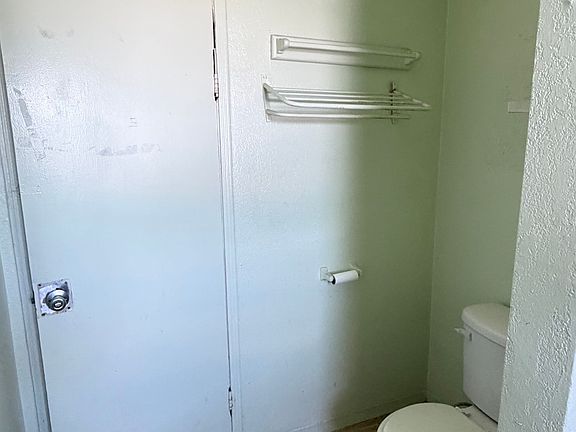 5th image of 11407 Oxnard St #11407